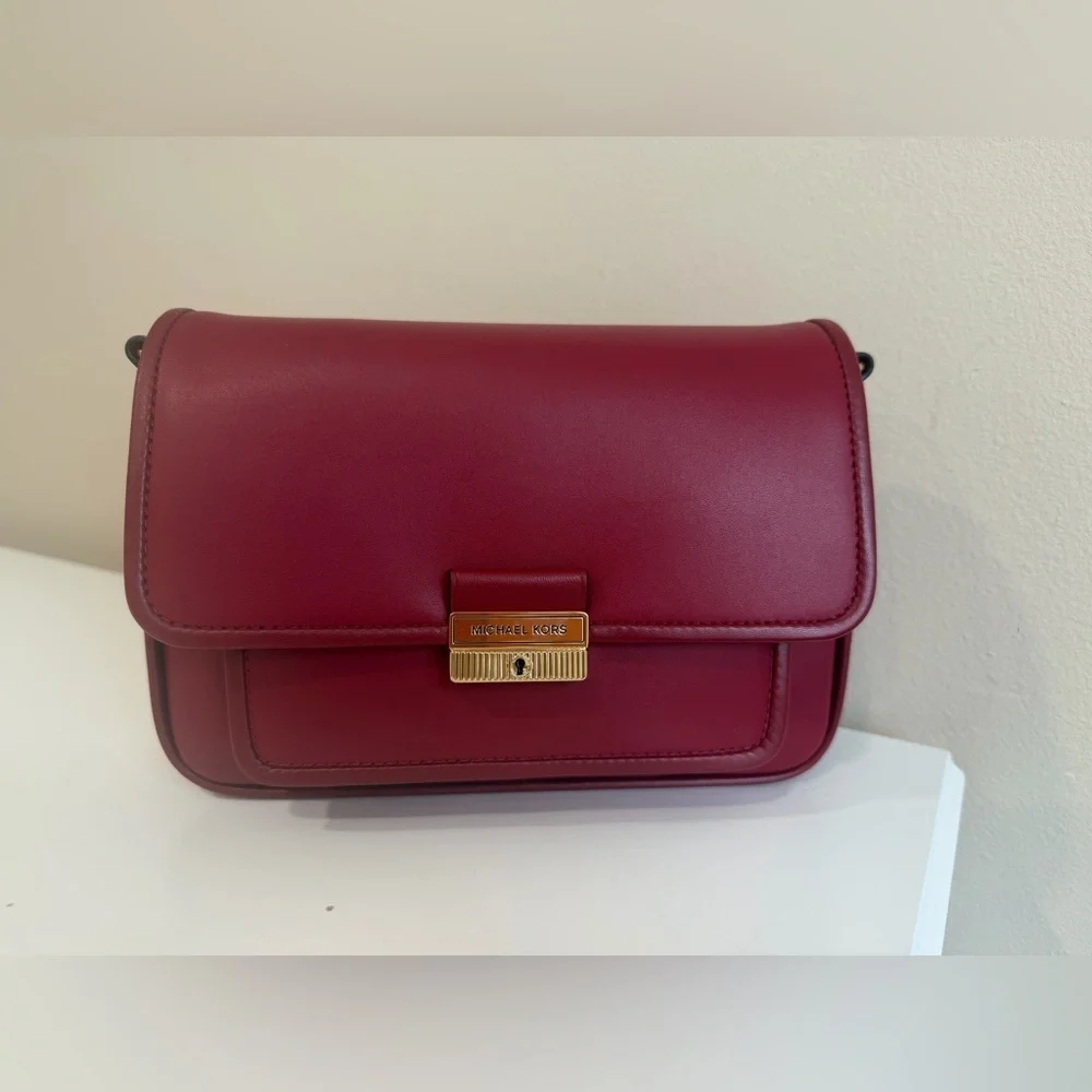 Michael Kors Bradshaw Medium Leather Messenger Bag NWT